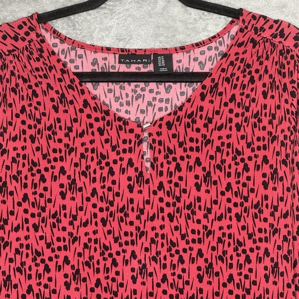Tahari 1X Shirt Top Red Black Abstract Long Sleeve Keyhole V Neck Stretch Womens - Picture 3 of 6